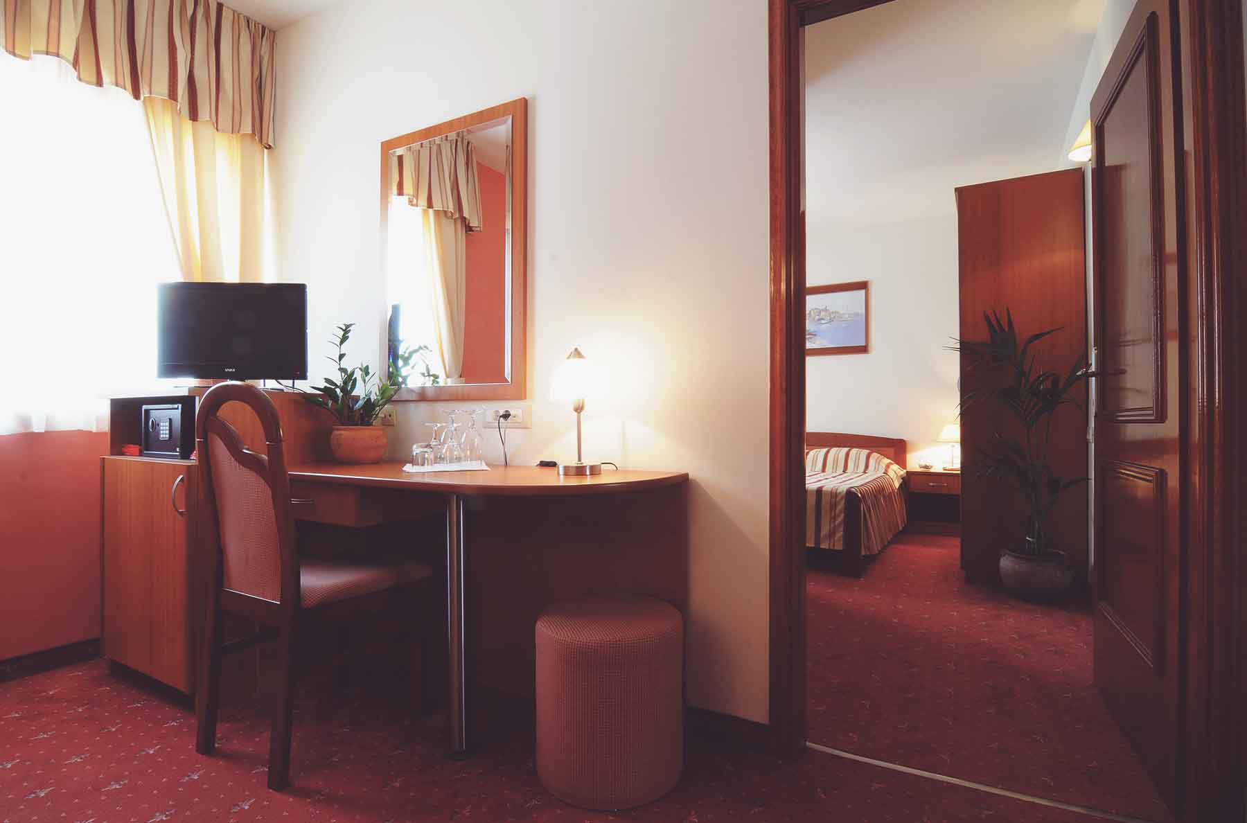 Hotel Rosina Makarska poslovni suite poslovna soba